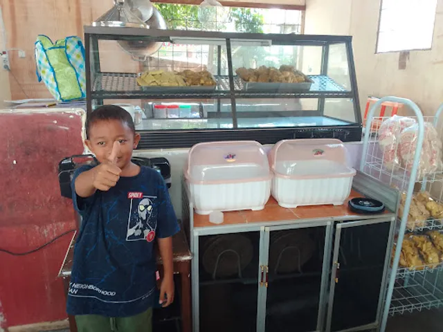 Warung lalapan prasmanan bajangkane