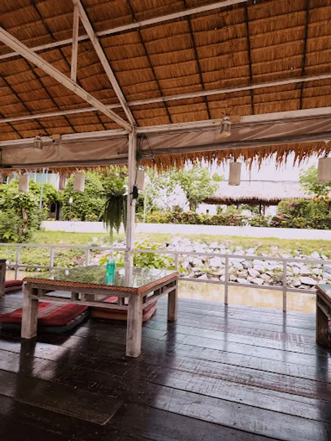 Ban Suan Rim Nam Restaurant