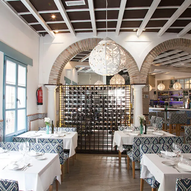 Gastrotaberna Macsura