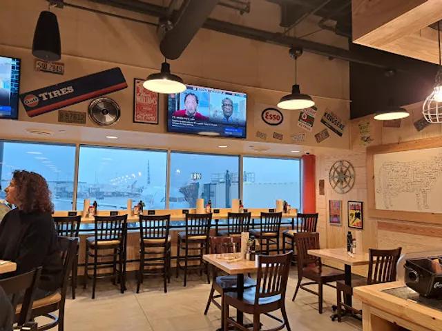 Midwood Smokehouse - CLT Airport Concourse B