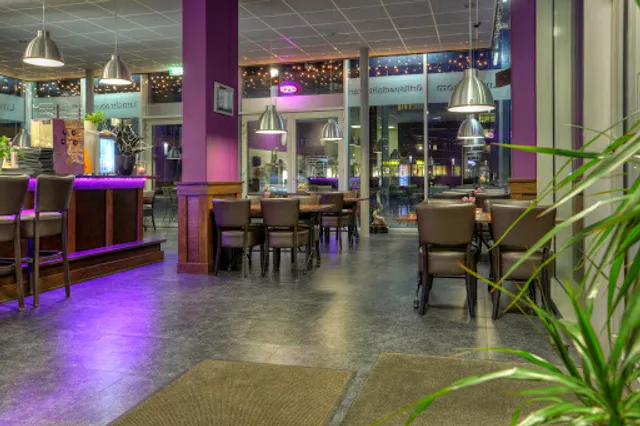 Le Mans EET-DRINK & GENIET