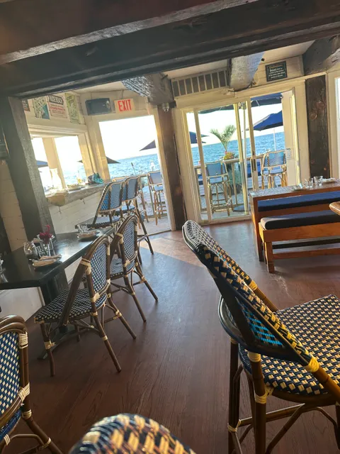 Navy Beach Restaurant, Montauk | Seafood Restaurant