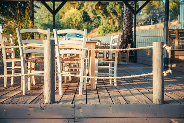 Paraga Seaside Cafe bar & Resto