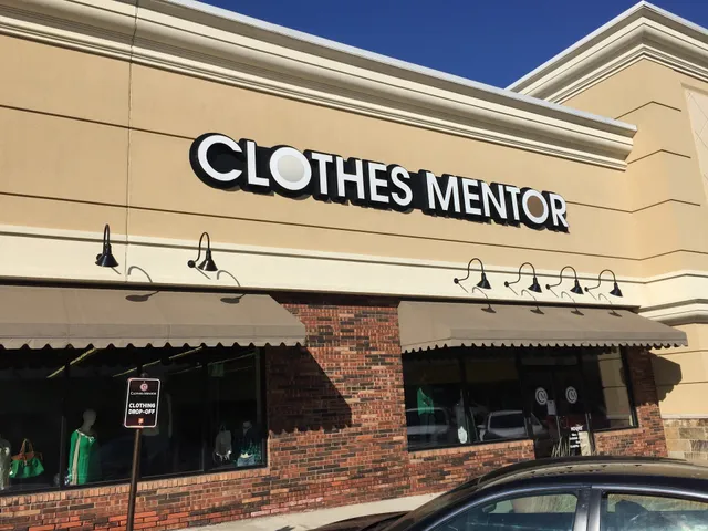 Clothes Mentor Peoria, IL