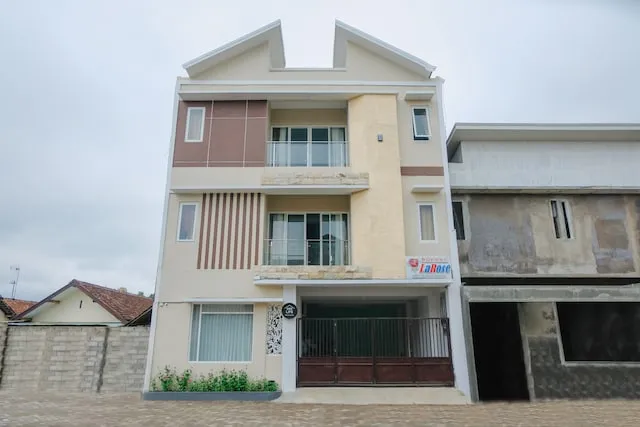 OYO Life 2906 Rukost Larose