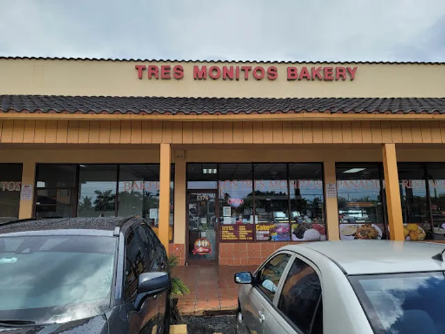 Tres Monitos Bakery