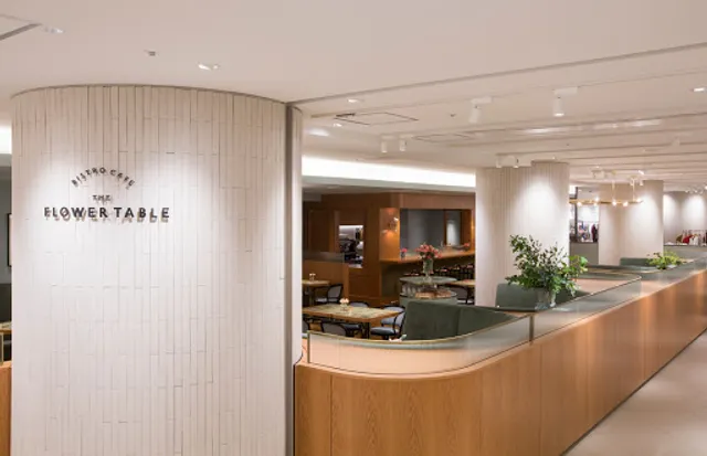 BISTRO CAFE THE FLOWER TABLE