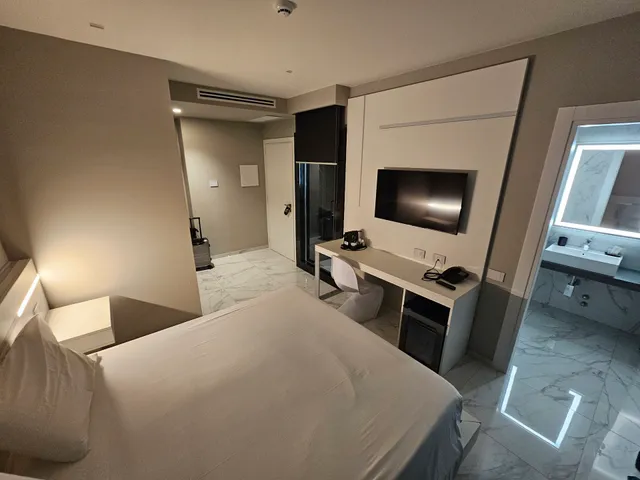 DEMSI Palace Hotel & Restaurant