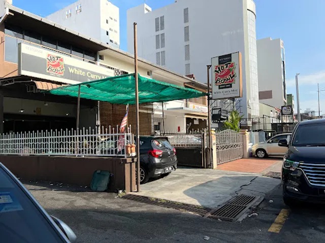 Hot Bowl White Curry Mee