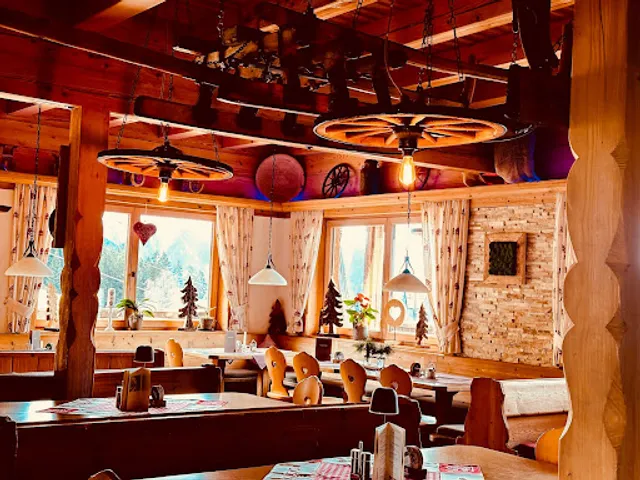 Schlittenstadl-Sonnalm - Restaurant, Bar, Ski-und Rodelhütte im Zillertal