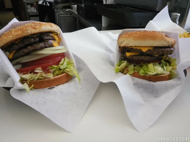 1/4 Giant Burger