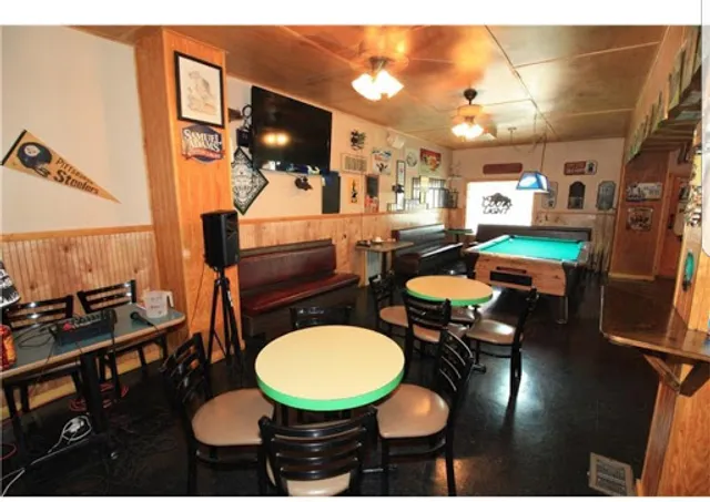 Brenda Lee's Bar & Grill