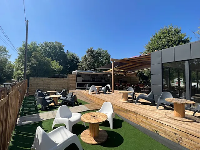 Restaurant La Guinguette De L'ile Du Roi Terrace Edge De Seine Triel Rive Gauche Médan