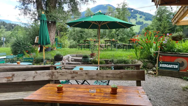 Henri's Burger & Beer