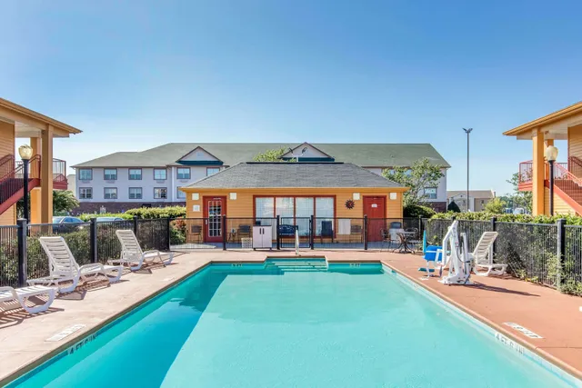 Quality Inn Bessemer I-20 exit 108