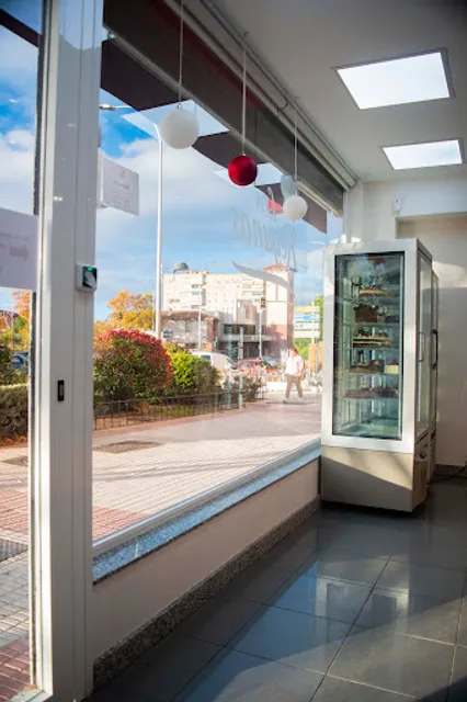 Los Reyunos. Pastelerías, Panaderías, Cafeterías - Sucursal El Soto.