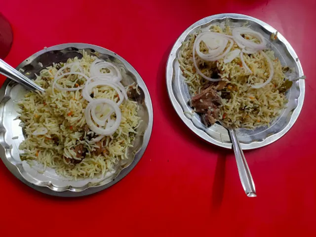 Alam Moradabadi & Hyderabadi Chicken Biryani