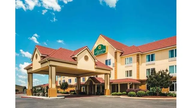 La Quinta Inn & Suites by Wyndham Russellville