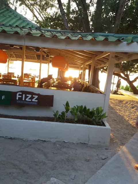 Fizz Beach Club - Restaurant & Bar