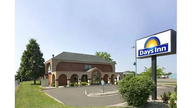 Days Inn by Wyndham Willmar