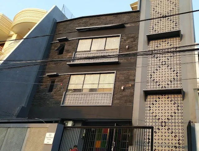 ZIPKOS Kaya House Pluit