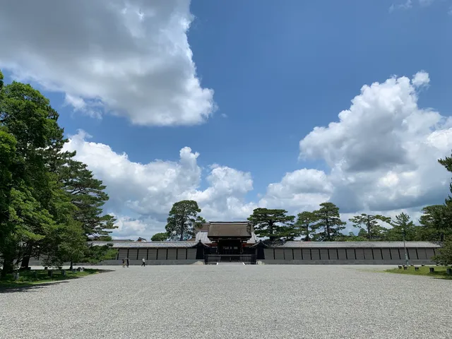 Boulevard before Kenreimon Gate