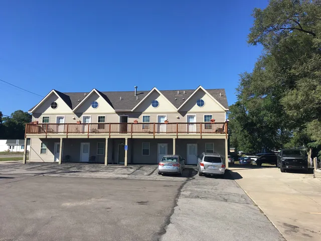 Little Riverside Motel & Marina