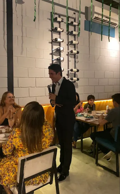 Lo Straniero Pizzeria e ristoranti.