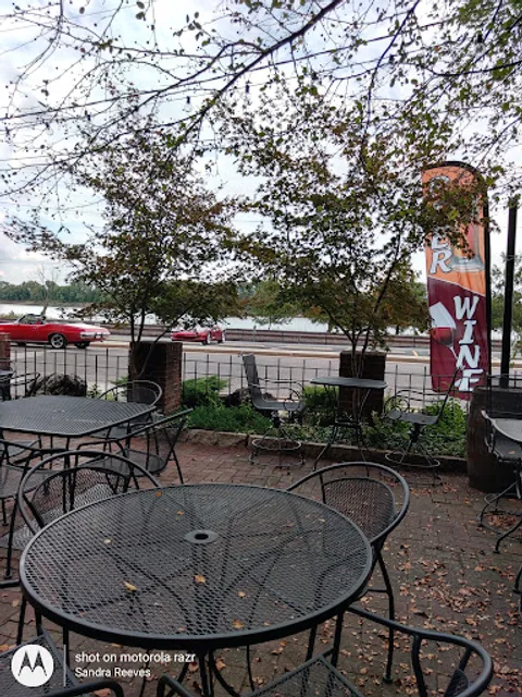 Front Street Cellars & Inn