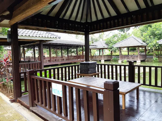 Kampung Empang Resto & Cafe