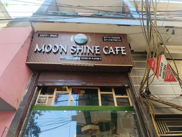 Moon Shine Cafe