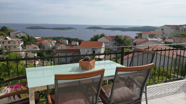 Apartments Tino, Hvar