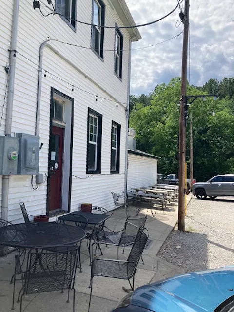 Hank & Lilly's Creekside