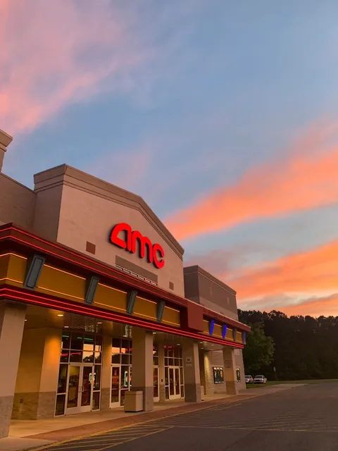 AMC CLASSIC Walnut Square 12