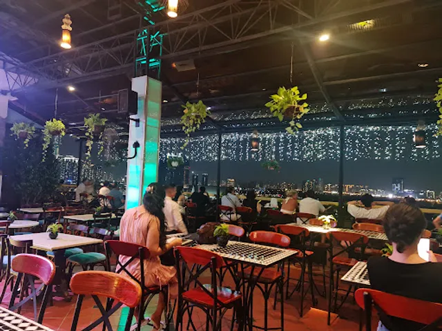 M Bar - Hotel Majestic Saigon