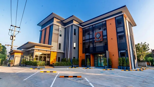 คอนเนอร์ แกรนด์