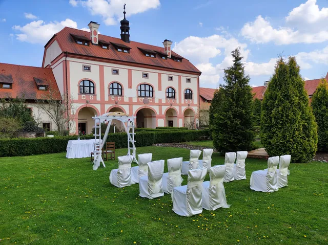 Hotel Chateau farmhouse Býkov