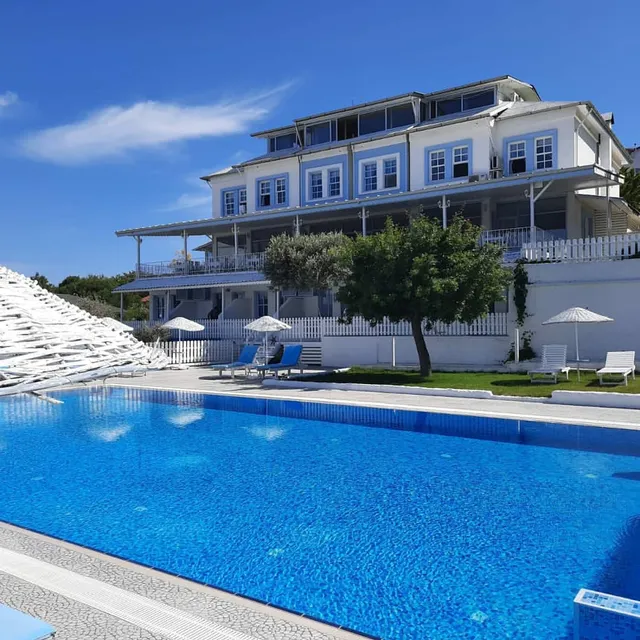 thea Hotel & Restaurant