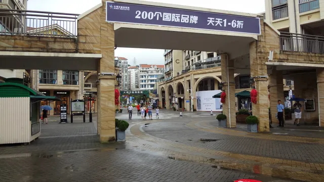 Outlets Shopping Village