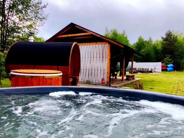 Osada Indiańska - Noclegi w tipi, Imprezy firmowe, Quady, Gastronomia, Dmuchańce