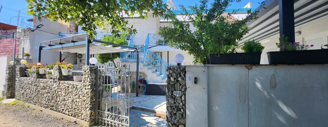 Akrotiri Rooms Mesaggala