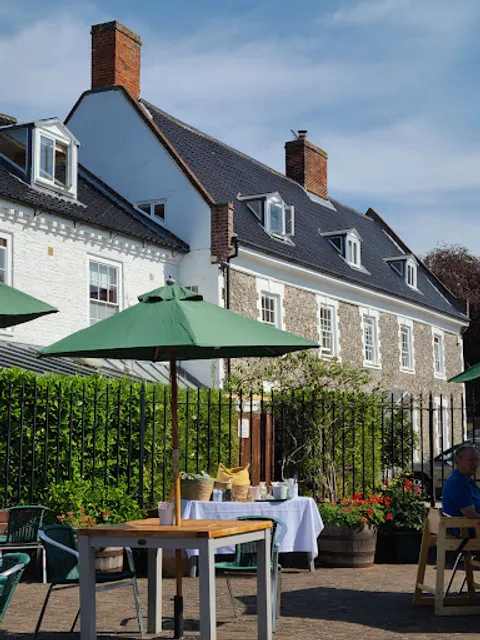 Riverside Restaurant & Bar