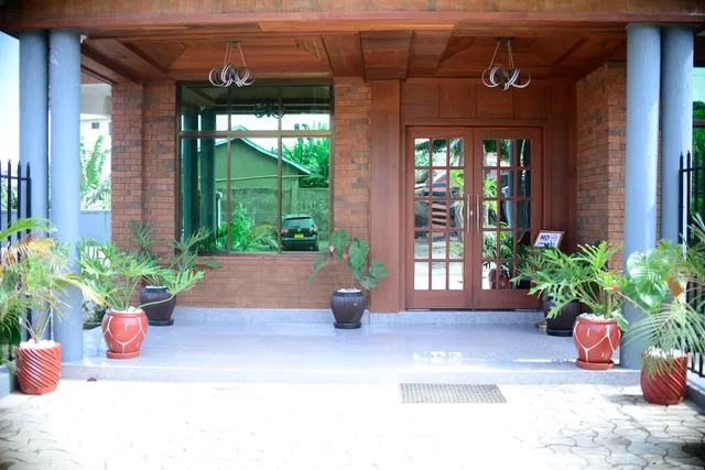 Senator Hotel, Arusha