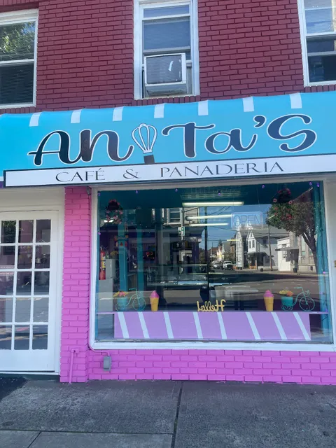 Anita’s cafe y panaderia salvadorena