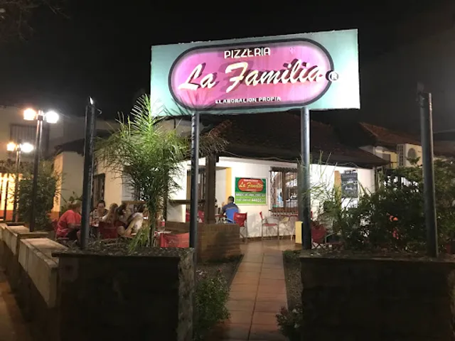 PIZZERIA LA FAMILIA