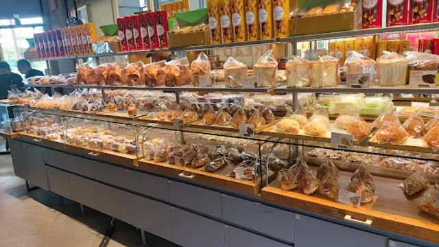 J.CO & BreadTalk Hollywood Junction