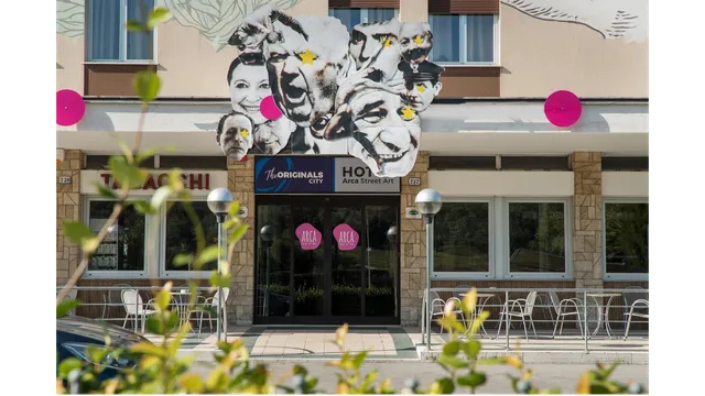 LH Arca Street Art Hotel