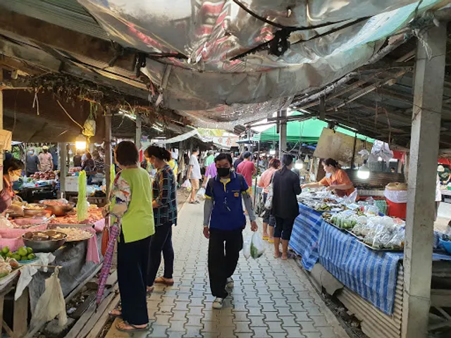 กาดนัดโต้งแพะ Local Market