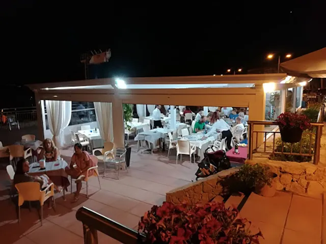 LA TERRAZZA SUL PORTO COCKTAIL BAR RISTORANTE