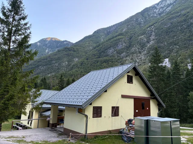 Dom dr. Klementa Juga v Lepeni (700 m)